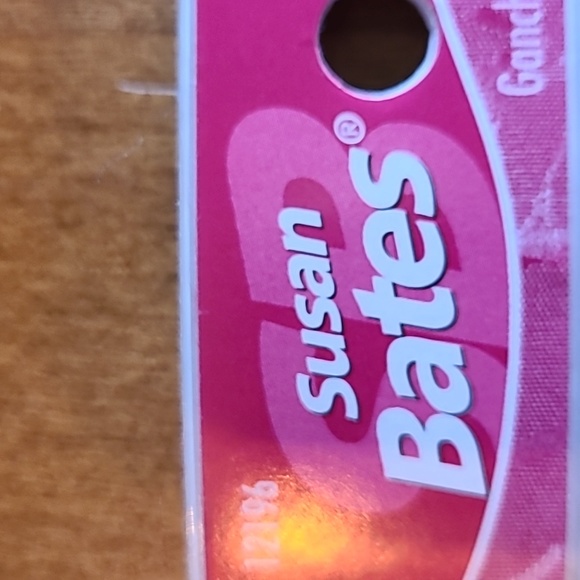 Susan Bates package of 6 crochet hooks, size F through K. NEW - Picture 3 of 5